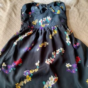 Size 8 women’s dress. NWOT. American Eagle.